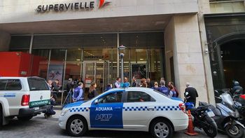 por el dolar blue, allanan una veintena de bancos en la city portena por el dolar blue, allanan una veintena de bancos en la city portena