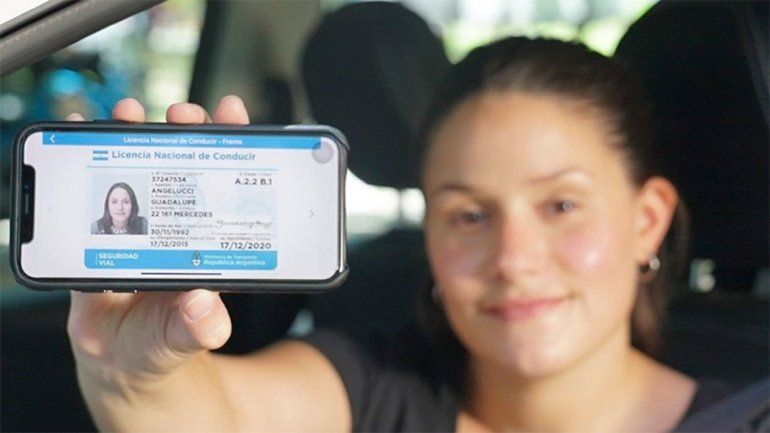 Cómo llevar la cédula verde y la licencia de conducir en el celular