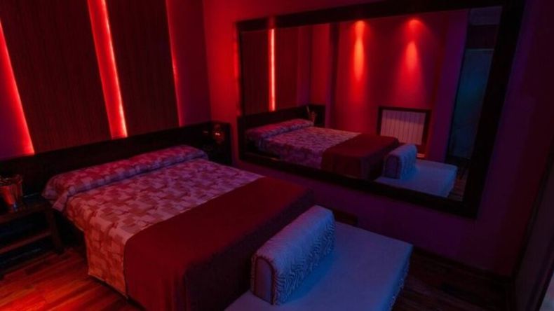 La encargada del hotel fue quien encontró al hombre sin vida tras notar que no respondía al llamado en la habitación. | LM Neuquen La encargada del hotel fue quien encontró al hombre sin vida tras notar que no respondía al llamado en la habitación.