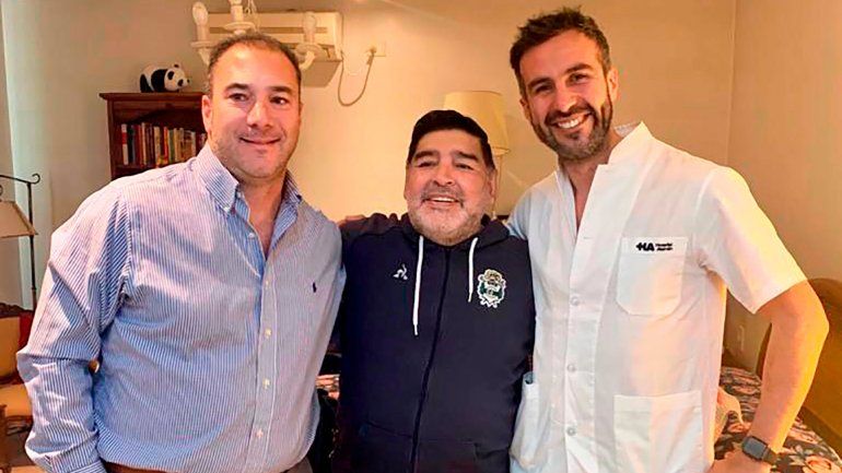 Diego y su médico personal, con el que se habría peleado la semana pasada.