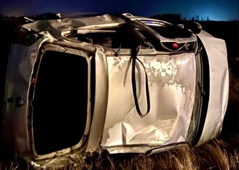 Volcó un VW Gol en el que iban dos mujeres, en la Ruta 25 de Chubut. Volcó un VW Gol en el que iban dos mujeres, en la Ruta 25 de Chubut.