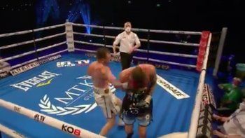 video: insolito error de un arbitro derivo en un tremendo nocaut video: insolito error de un arbitro derivo en un tremendo nocaut