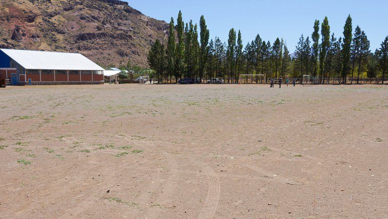 Varvarco también tendrá cancha de césped sintético