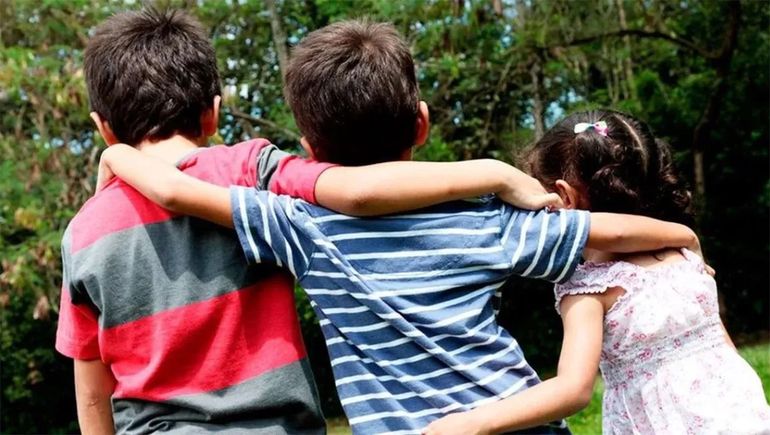 Lo separaron de sus hermanos menores y fue a la Justicia para volver a verlos