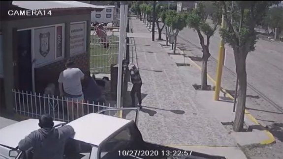 Centenario: bomberos le salvaron la vida a un bebé que se atragantó
