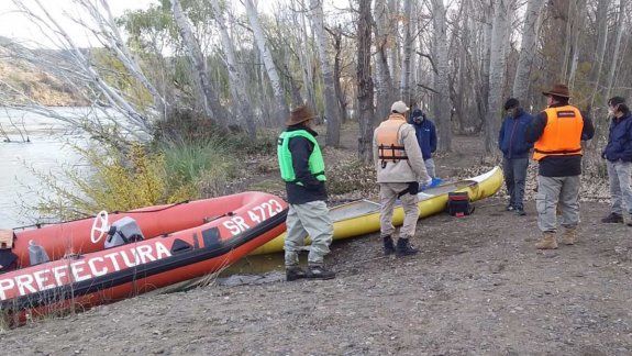 Prefectura sorprendió a pescadores en pleno río Limay