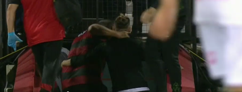 Video: Beccacece le gritó el gol en la cara, Delfino lo cogoteó y se armó