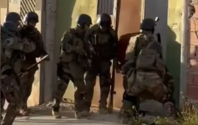 Uno de los cinco allanamientos realizados el jueves en Puerto Madryn. Uno de los cinco allanamientos realizados el jueves en Puerto Madryn.