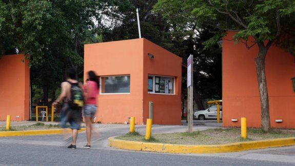 La agresión ocurrió en 2015, en el club Santafesino, durante una cena.