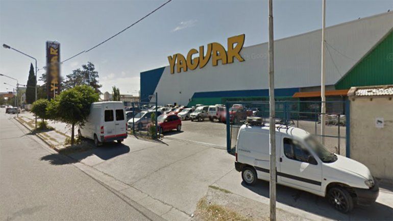 Le robaron 90 mil pesos de la camioneta del estacionamiento de un mayorista