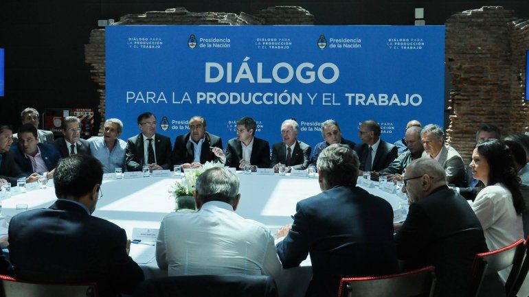 Nación firmó un acuerdo para evitar los despidos hasta marzo 2017