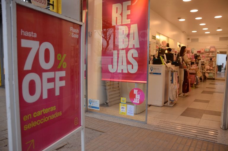 Efecto Shein en Neuquén: por el boom de la ropa china, los comerciantes anticipan las liquidaciones para sobrevivir