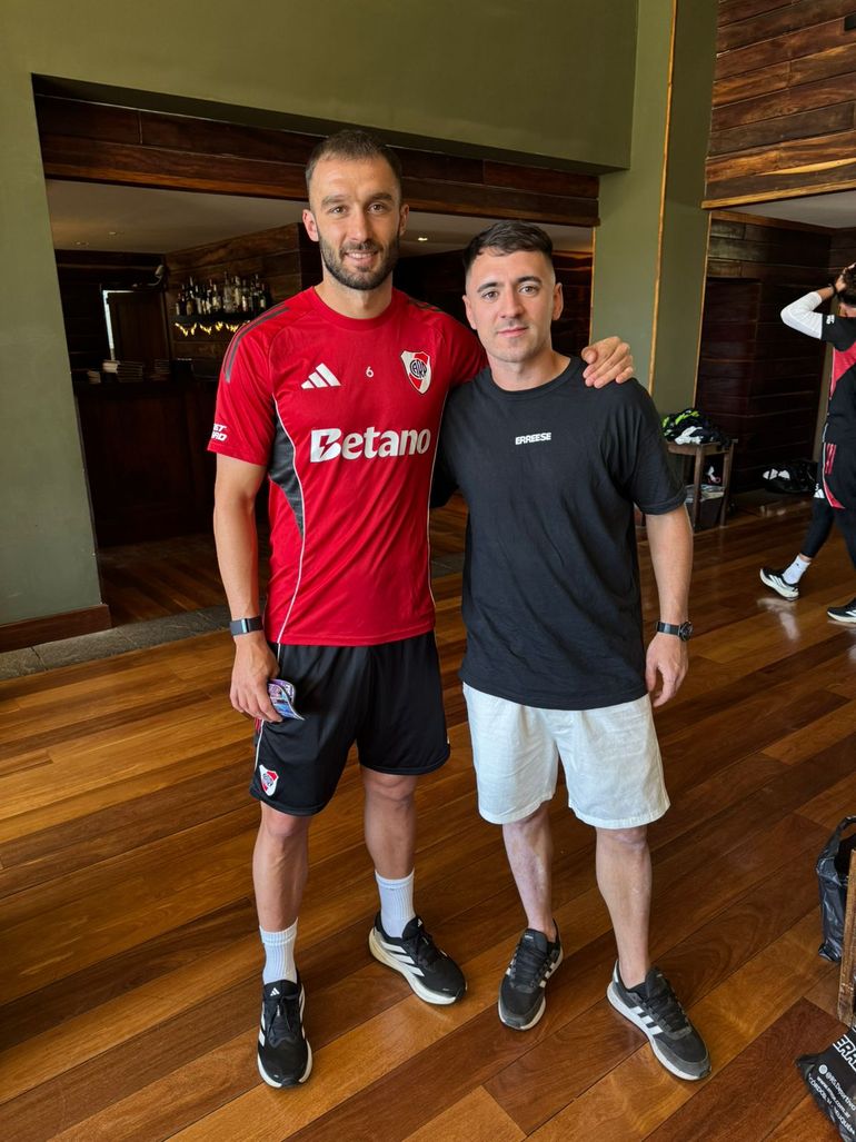 Rodrigo junto a Germán Pezzella. 