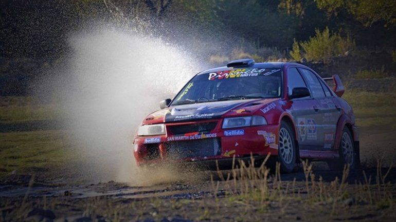 El binomio de San Martín Vera-Agesta lidera el rally.