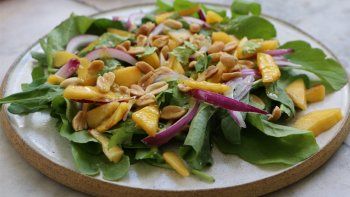 ensalada fresca y de estacion para disfrutar en el verano ensalada fresca y de estacion para disfrutar en el verano