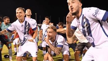 Juventud Antoniana y un festejo que calló varias voces. Ahora va por la hazaña de mantener la categoría. Juventud Antoniana y un festejo que calló varias voces. Ahora va por la hazaña de mantener la categoría.