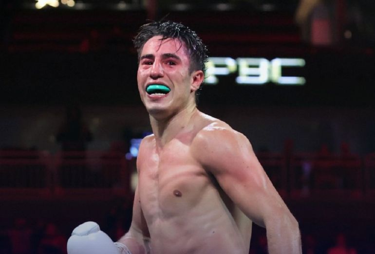 El impactante nocaut del argentino Mirco Cuello para ser campeón del mundo ante los ojos de Tyson