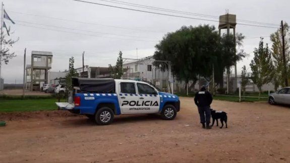 Lo detuvieron en una salida laboral por no tener los papeles del auto
