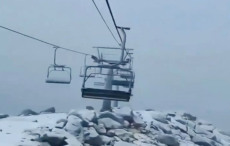 Nieve en febrero en el Cerro Catedral de Bariloche. Nieve en febrero en el Cerro Catedral de Bariloche.
