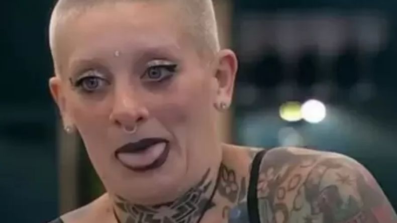 Furia enamorada de un futbolista | LM Neuquen Furia enamorada de un futbolista