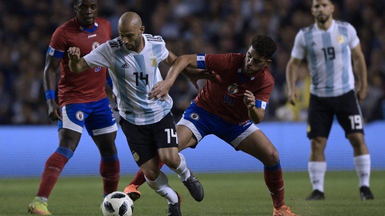 Tapia dio explicaciones poco convincentes y no aceptó preguntas sobre la suspensión. El último amistoso fue ante un rival inexistente. Ansaldi generó polémica...&nbsp; 