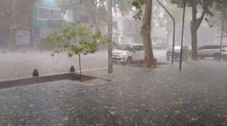 El SMN anunció tormentas, granizo y vientos fuertes en varios puntos del país. El SMN anunció tormentas, granizo y vientos fuertes en varios puntos del país.
