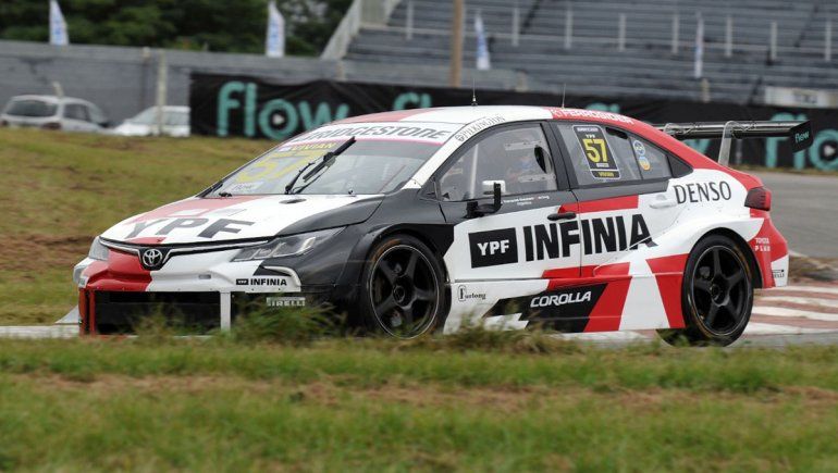 Franco Vivian se llevó la carrera clasificatoria del Súper TC2000 en Alta Gracia.