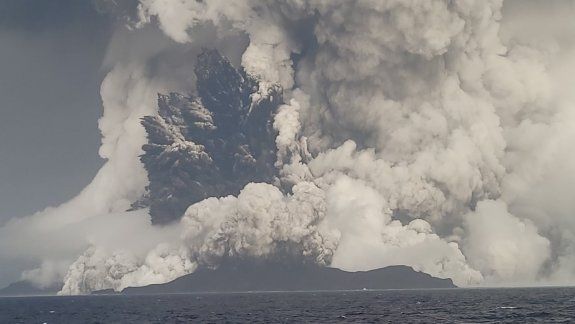 Así impactaba el tsunami en las costas de Tonga
