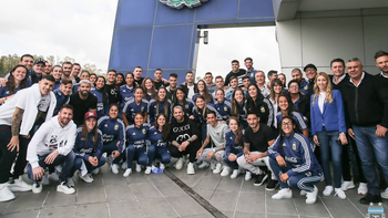 el gran gesto de messi con la seleccion femenina: el unico que se quedo el gran gesto de messi con la seleccion femenina: el unico que se quedo