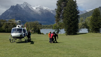 El operativo en el volcán Lanín permitió el rescate de los dos andinistas El operativo en el volcán Lanín permitió el rescate de los dos andinistas