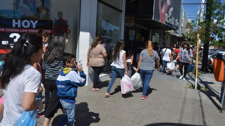 Fiestas y compras de última hora: ¿Cuáles son los horarios de cierre de los comercios?