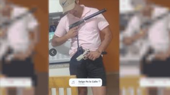 Se sacaba fotos con armas, lo atacaron a tiros y las balas que eran para él mataron a su pareja. Se sacaba fotos con armas, lo atacaron a tiros y las balas que eran para él mataron a su pareja.