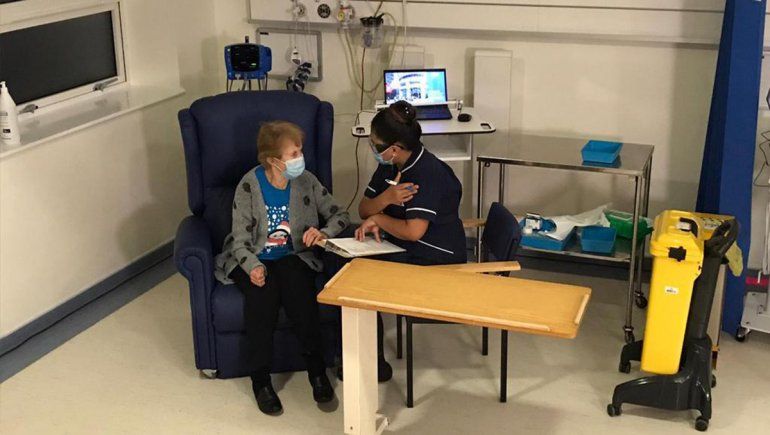 Reino Unido: pacientes tuvieron reacciones adversas tras recibir la vacuna