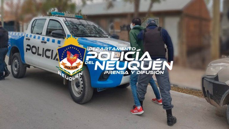 Un nombre que tenía tres pedidos de captura fue demorado por la Policía en el sector 26 de Agosto.
