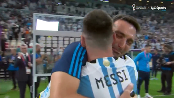 hasta las lagrimas: el emotivo abrazo entre messi y scaloni tras el pase a la final hasta las lagrimas: el emotivo abrazo entre messi y scaloni tras el pase a la final