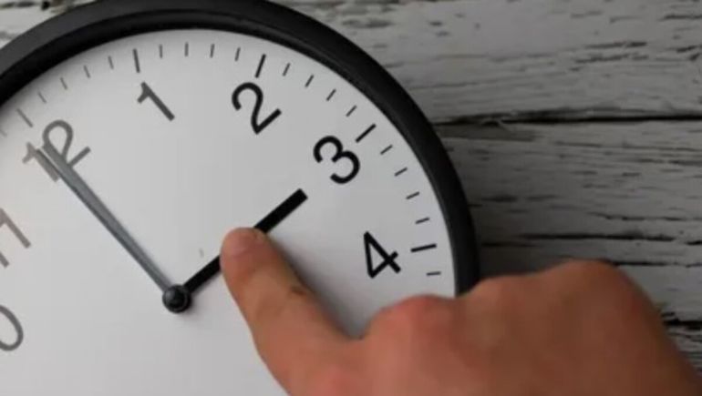 El nuevo horario promete alterar rutinas, desde la escuela hasta la vida laboral.
