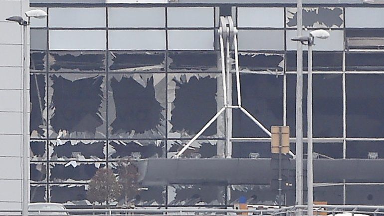 Los escenarios de los ataques de terroristas del Estado Islámico fueron una estación de Metro y el Aeropuerto de Bruselas. Hubo una rápida condena internacional a los atentados.