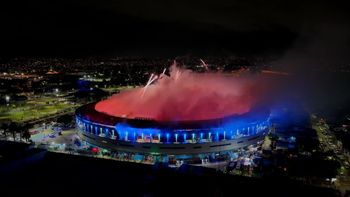 La gente de Racing sorprendió durante la salida de los equipos. La gente de Racing sorprendió durante la salida de los equipos.