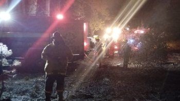 Gran incendio en Plottier: se quemaron 10 hectáreas, un tractor y hubo autoevacuados