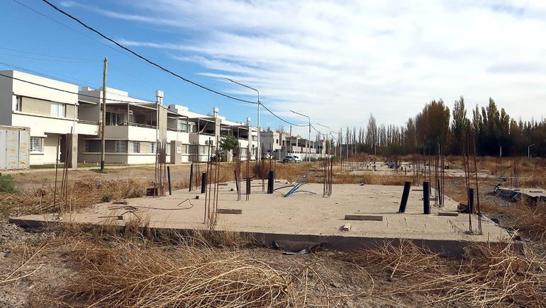 La plateas abandonadas. La empresa quebó y está en juicio pero los damnificados no son optimistas de recuperar el dienro. La plateas abandonadas. La empresa quebó y está en juicio pero los damnificados no son optimistas de recuperar el dienro.