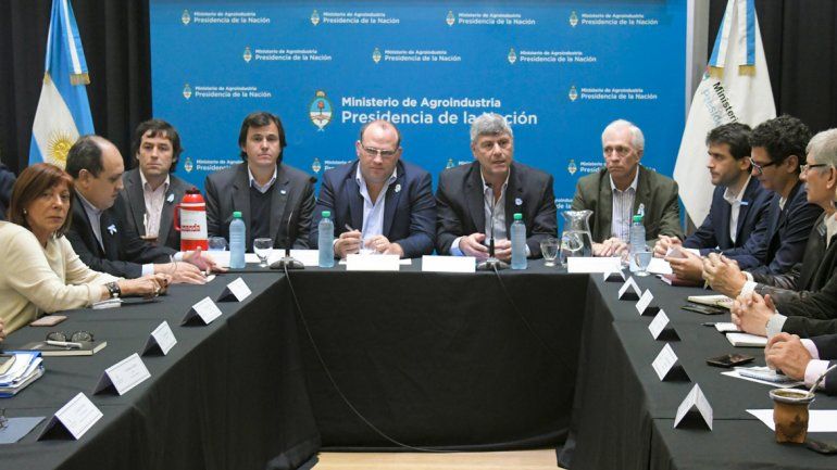 provincias y nación. &nbsp;La situación de la fruticultura fue analizada ayer durante una reunión en Buenos Aires.