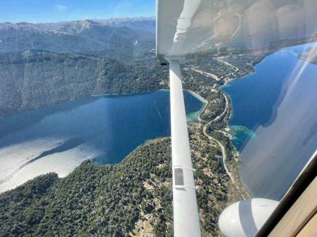 Volar es una de las pasiones de Carlos para sus viajes.