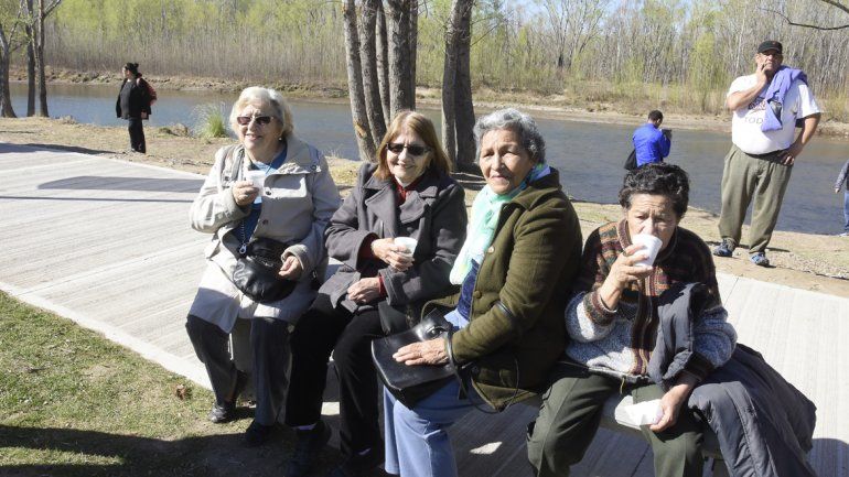 Acto por el 113° aniversario de la ciudad a la vera del río Limay