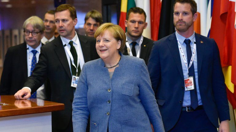 La canciller tiene problemas para formar gobierno.