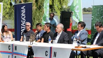 El vicegobernador, Pedro Pesatti durante la conferencia de presentación oficial de la Regata del río Negro. El vicegobernador, Pedro Pesatti durante la conferencia de presentación oficial de la Regata del río Negro.