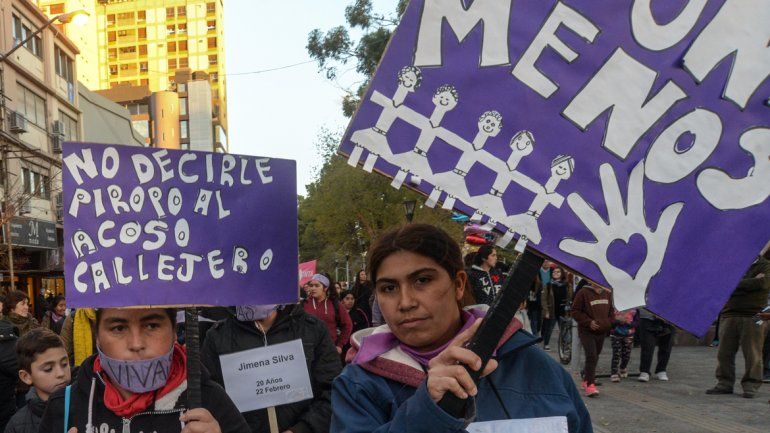 El proyecto para sancionar el acoso callejero duerme en la Legislatura