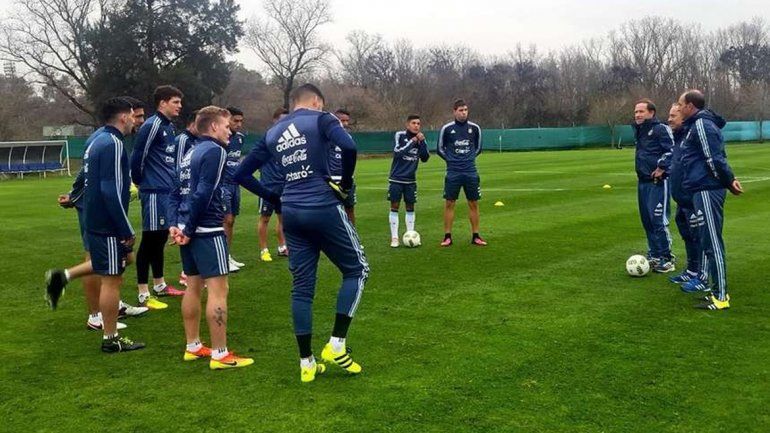 Olarticoechea tuvo su primer entrenamiento pero con poca gente.
