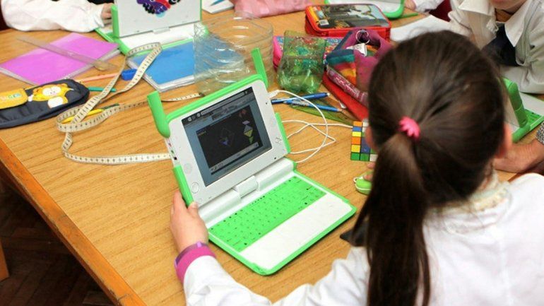 El hecho conmueve a todo el Uruguay. Las chicas dejaron grabando una computadora y llevaron la filmación a la familia para que hiciera la denuncia.