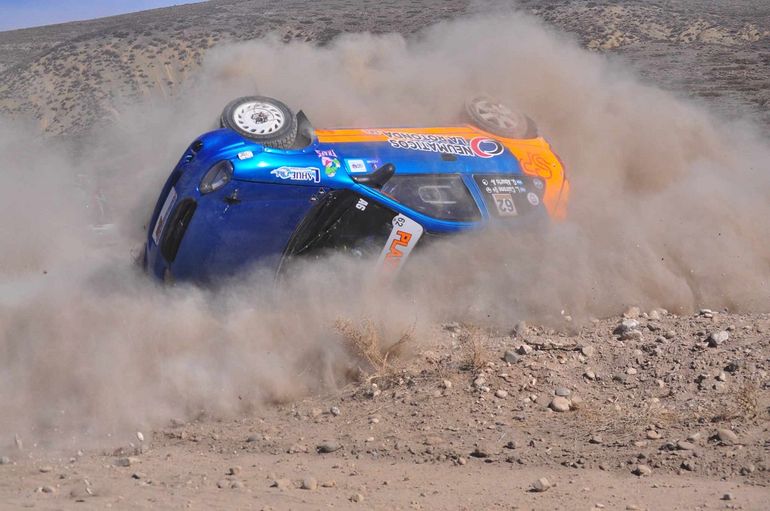 Impactante imagen del vuelco de Luis Cairone / Fotos Omar De Los Santos