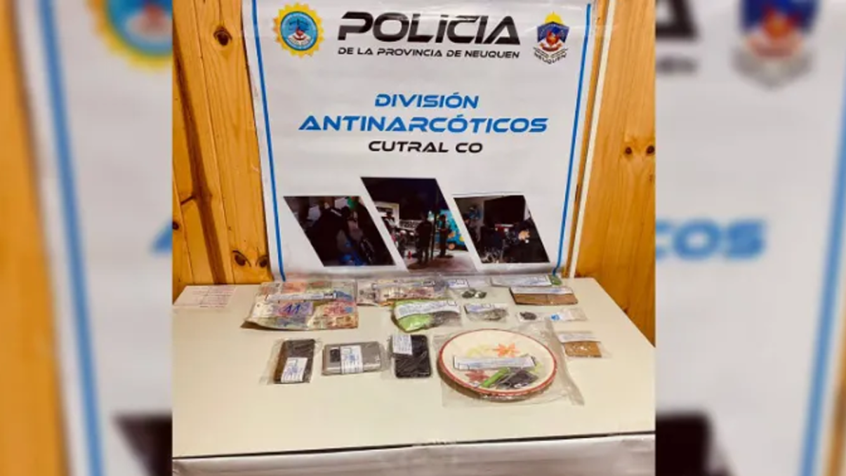 Todo lo secuestrado por la división Antinarcóticos de Cutral Co-Plaza Huincul.